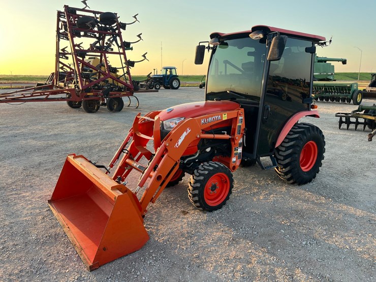 2022-kubota-l3560-image-1