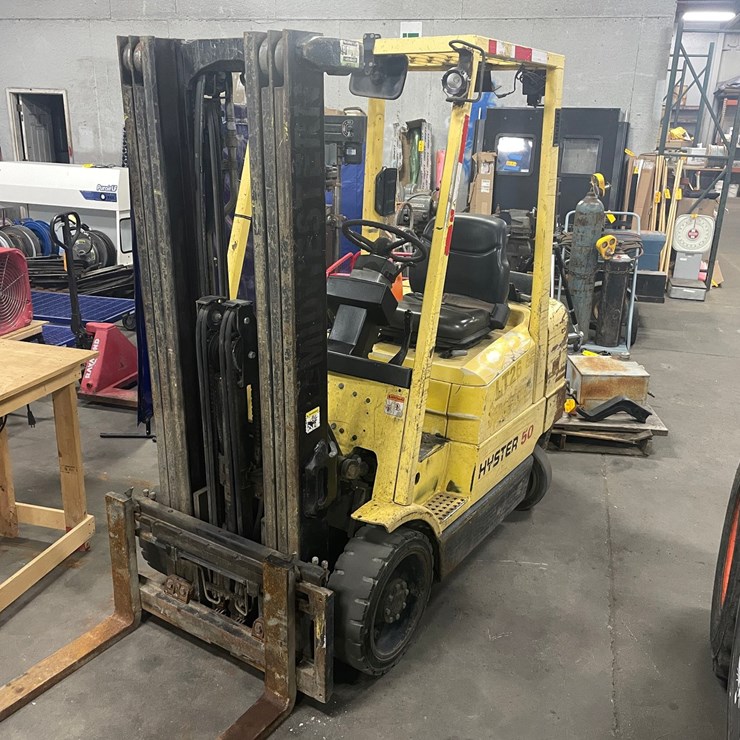 #1627 • Hyster 5000lb Capacity forklift (F)