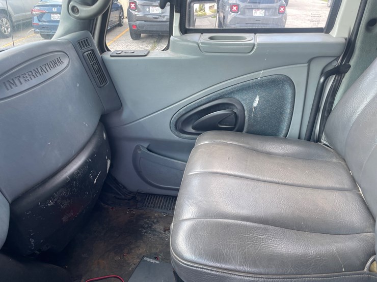2003-international-durastar-4300-image-64