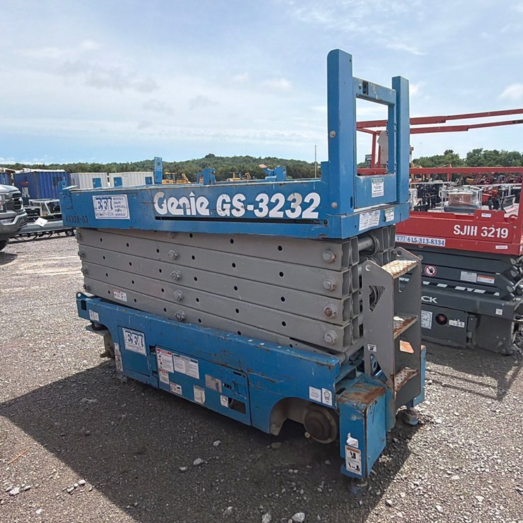 2011 GENIE GS3232