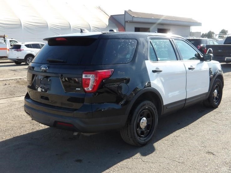 2019-ford-explorer-image-3