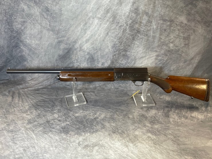 #3057-•-browning-auto-5-light-twelve,-12-ga.-shotgun,-sn:-298999-image-2