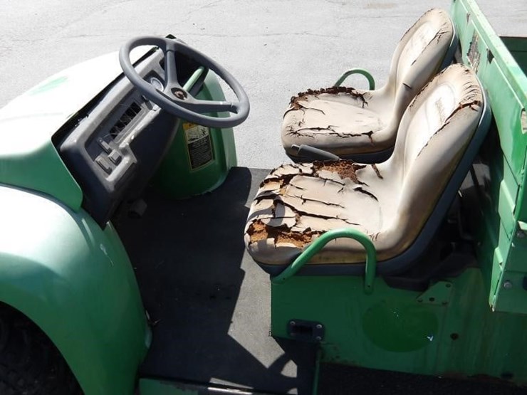 2021-john-deere-gator-image-11