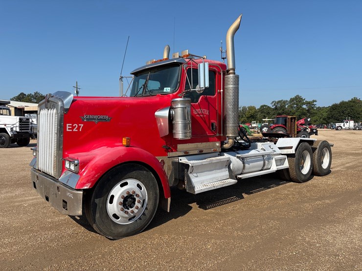 2006-kenworth-w900-image-1
