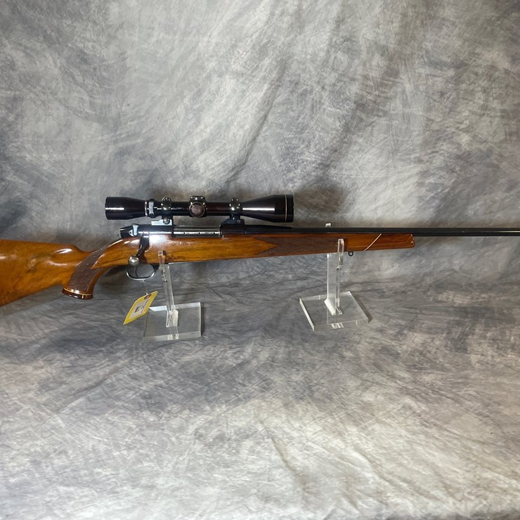 #3038 • Weatherby Mark V Deluxe, 300 WBY MAG Cal. Rifle, SN: H63497