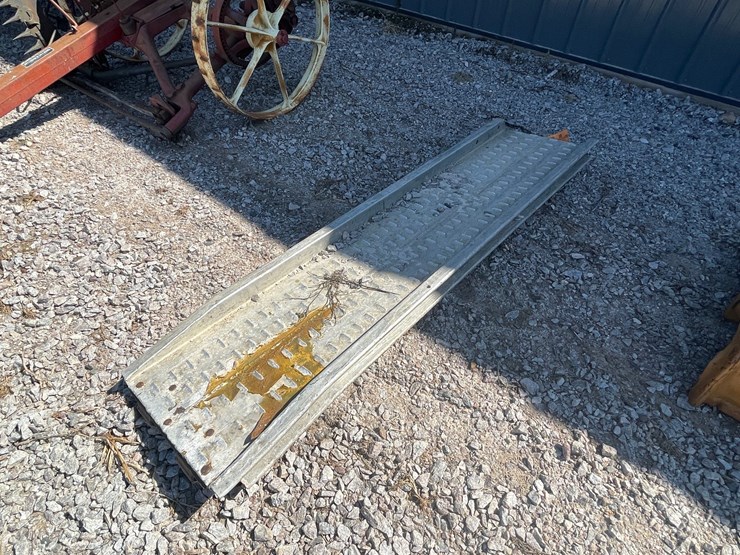 #2465-•-pair-of-aluminum-ramps-image-5
