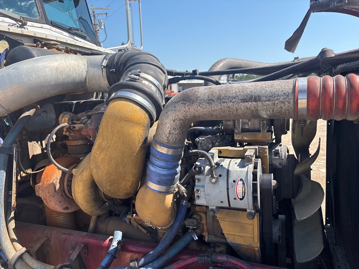 2005-peterbilt-379-image-21