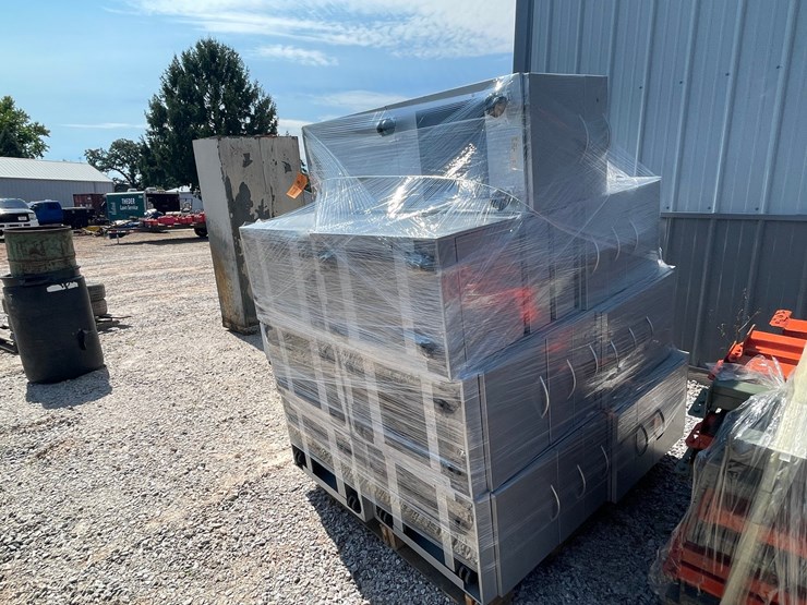 #2510-•-pallet-of-metal-rolling-file-cabinets-image-1