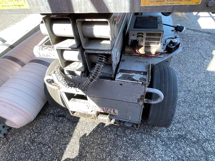 #1625-•-mec-2033-scissor-lift-(o4)-image-6