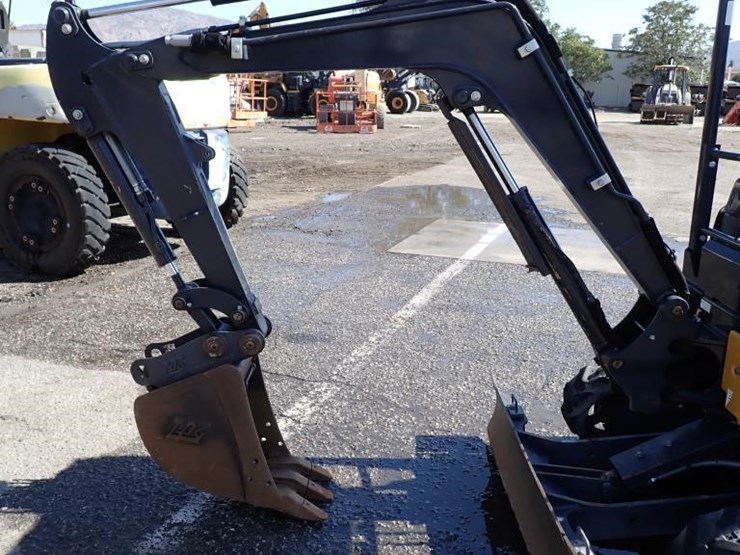 2021-deere-17g-image-5