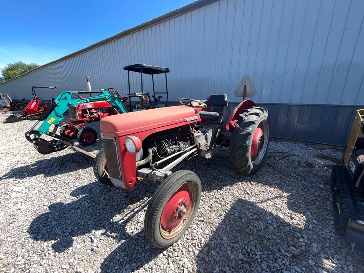 #2455-•-ferguson-tractor-image-1