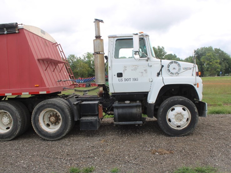 1995-ford-9000-image-3