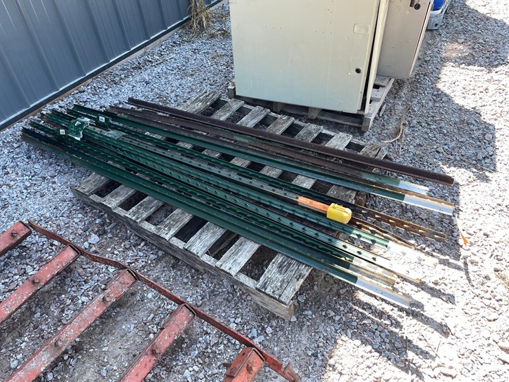 #2477-•-pallet-of-t-posts-image-3