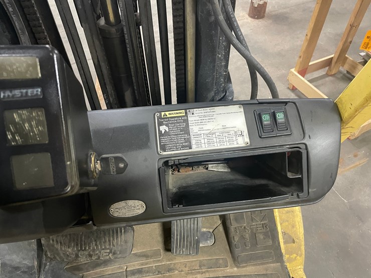 #1627-•-hyster-5000lb-capacity-forklift-(f)-image-13