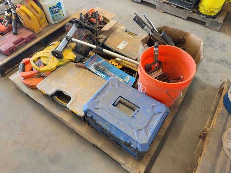 assorted-tools-and-tape-measures-image-3
