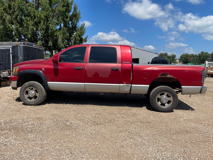 #1134-•-2006-dodge-ram-mega-cab-pickup-truck-(has-wi-title)-image-7