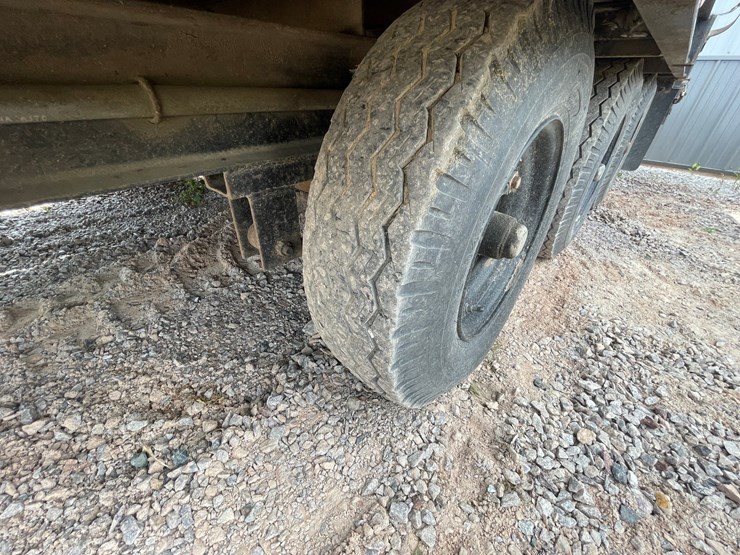 #2087-•-seed-tender-on-tri-axle-trailer-(no-title)-image-23