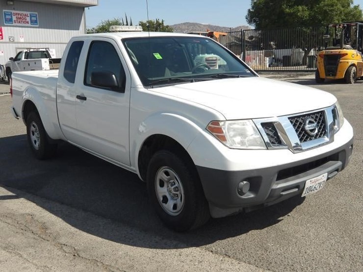 2017-nissan-frontier-image-2