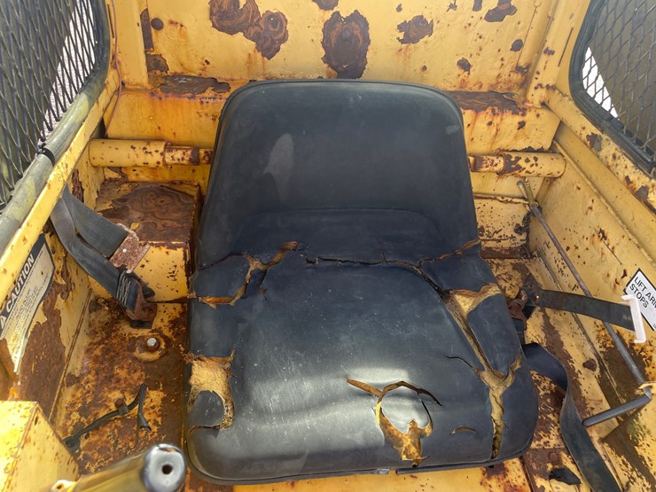new-holland-l785-image-46