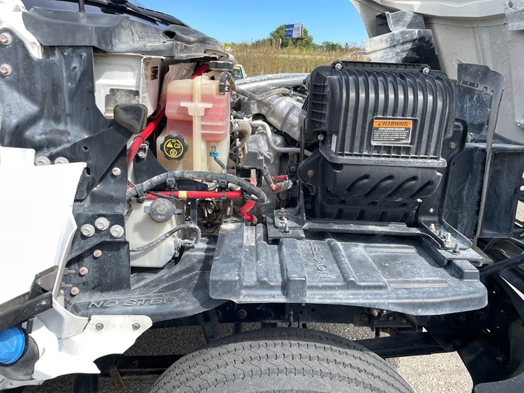#1602-•-2022-chevrolet-6500hd-crew-cab-with-16'-flatbed-(has-wi-title)-(of)-image-43
