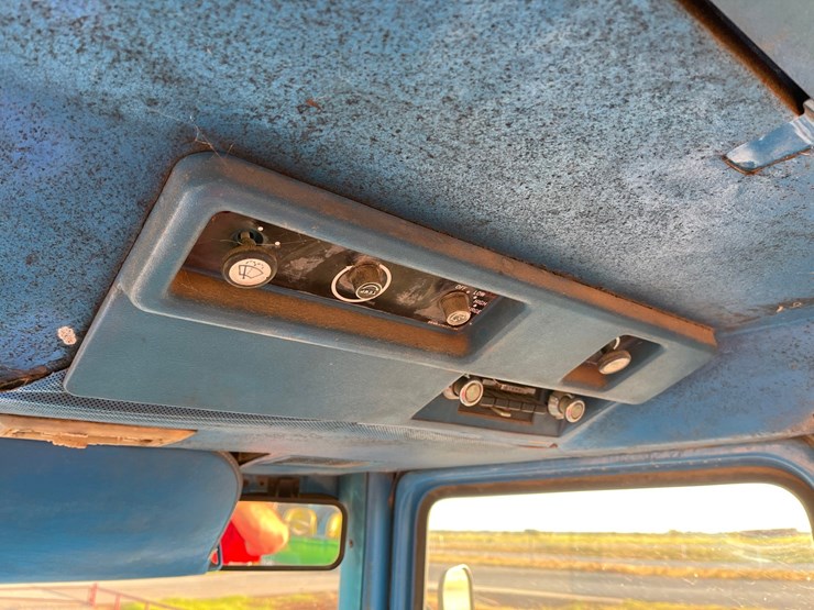 1981-ford-6700-image-19