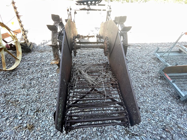 #2467-•-antique-harvester-image-6