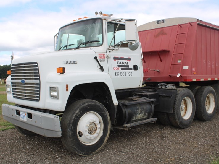 1995-ford-9000-image-1