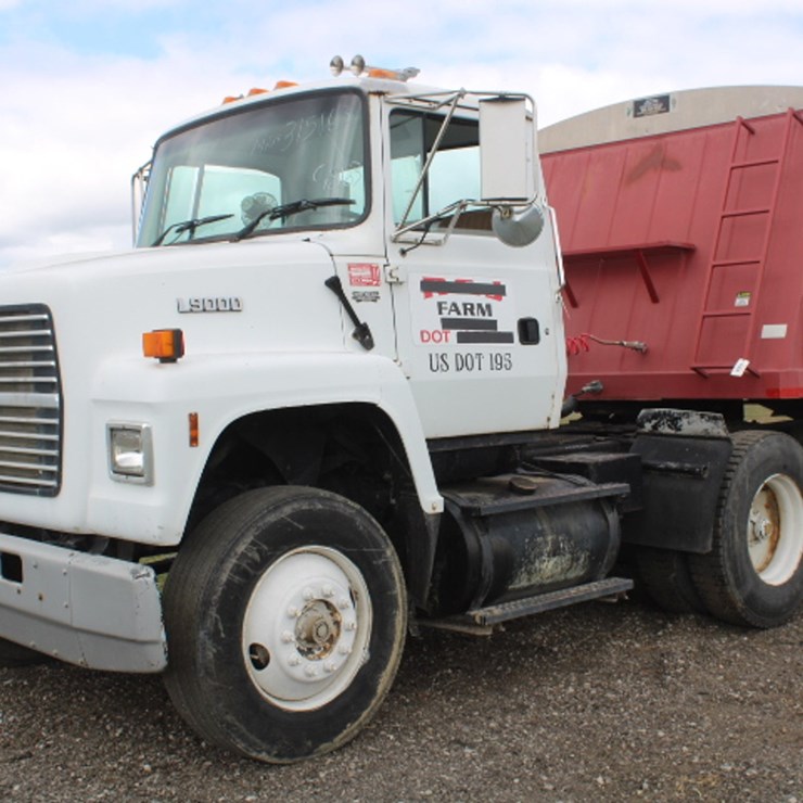 1995 FORD 9000