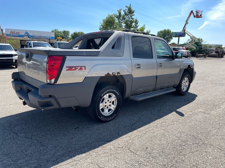 2002-chevrolet-avalanche-1500-image-5