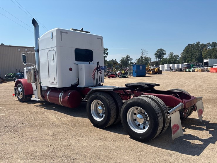 2005-peterbilt-379-image-4
