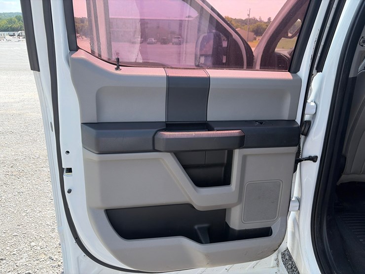 2019-ford-f250-xl-image-15