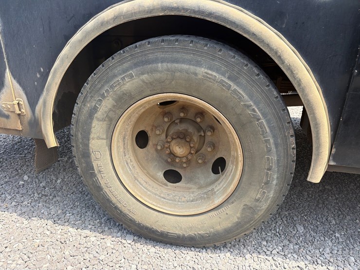 2000-ford-f650-image-13