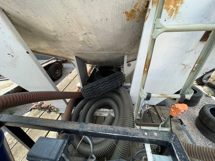 #2087-•-seed-tender-on-tri-axle-trailer-(no-title)-image-16