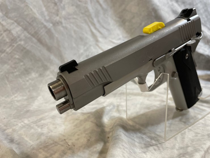 #3082-•-kimber-stainless-lightweight,-45-acp-cal.-pistol,-sn:-ky084379-image-9