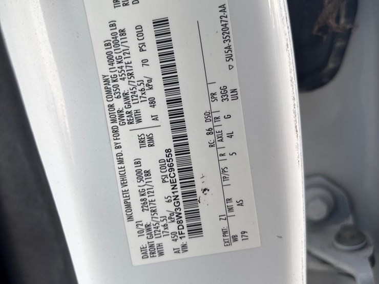2022-ford-f350-image-14