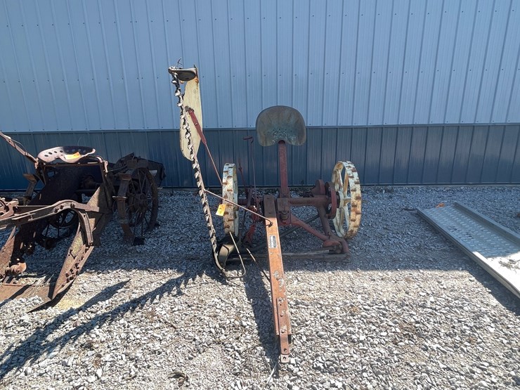 #2466-•-mccormick-deering-sickle-mower-image-2