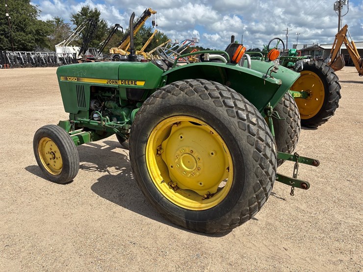 john-deere-1050-image-4