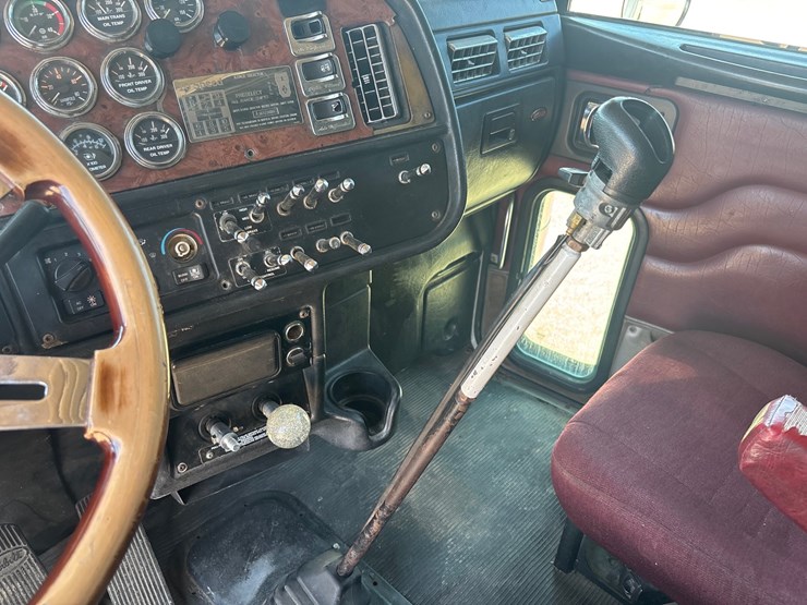 2005-peterbilt-379-image-12