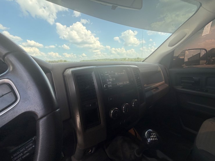 2011-dodge-ram-3500-image-16