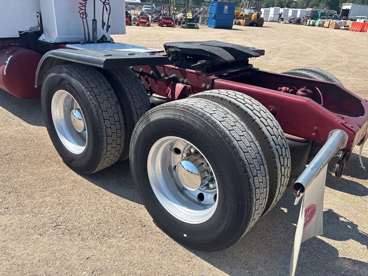 2005-peterbilt-379-image-5