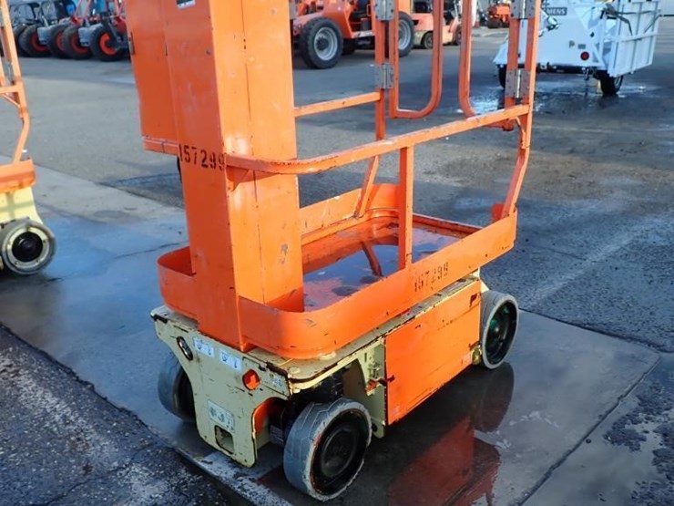 2015-jlg-1230es-image-1