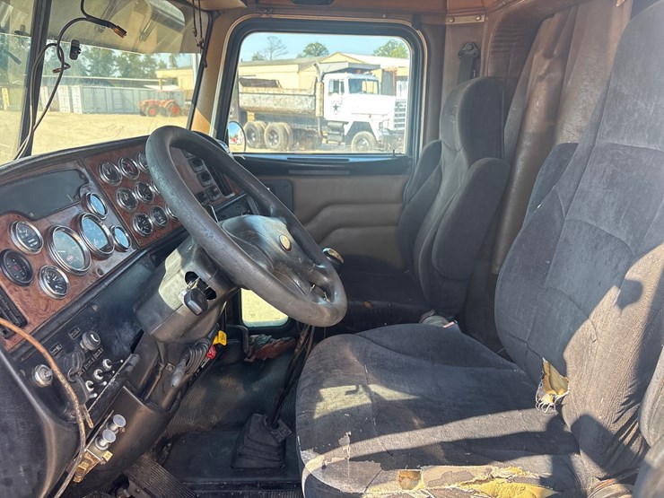 2005-peterbilt-379-image-8