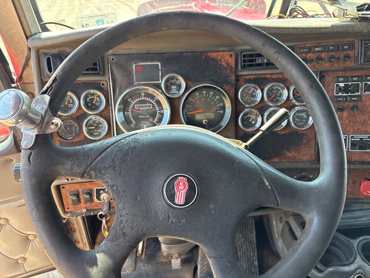 2006-kenworth-w900-image-12