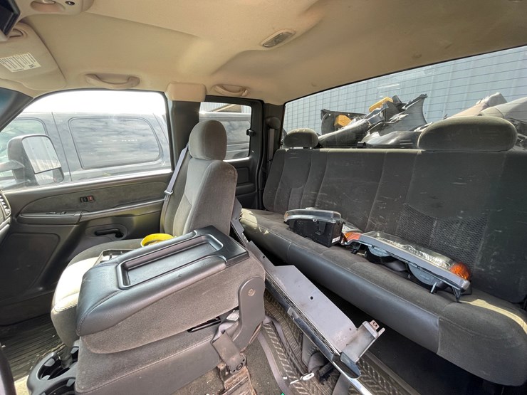 2003-chevrolet-2500-image-23