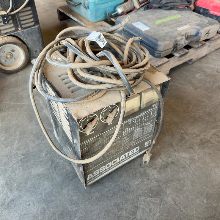 ASSOCIATED BATTERY CHARGER