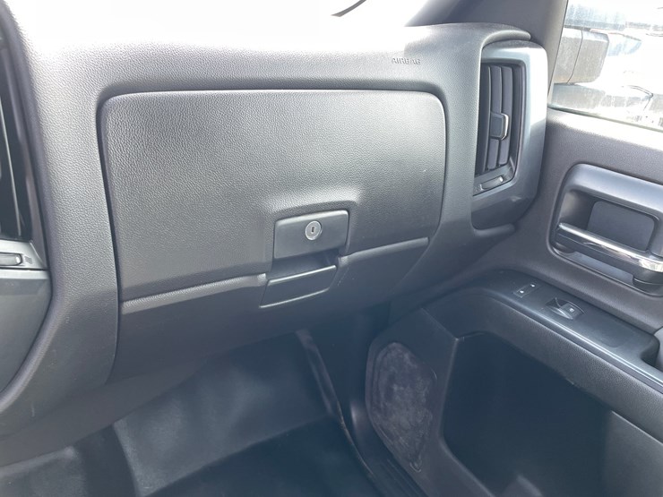 #1602-•-2022-chevrolet-6500hd-crew-cab-with-16'-flatbed-(has-wi-title)-(of)-image-24