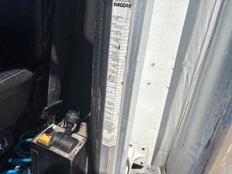 2005-peterbilt-379-image-18