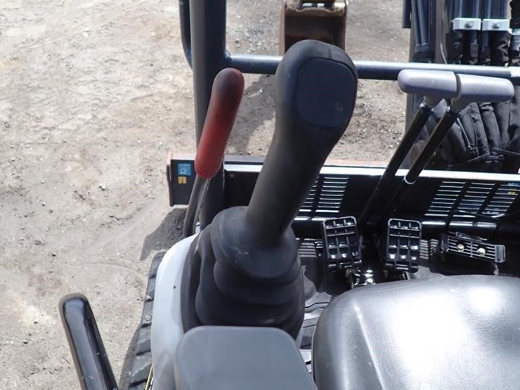 2023-deere-35g-image-25