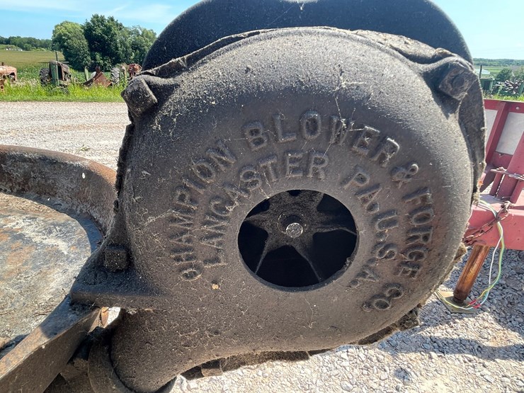 #2502-•-vintage-champion-forge-blower-image-4