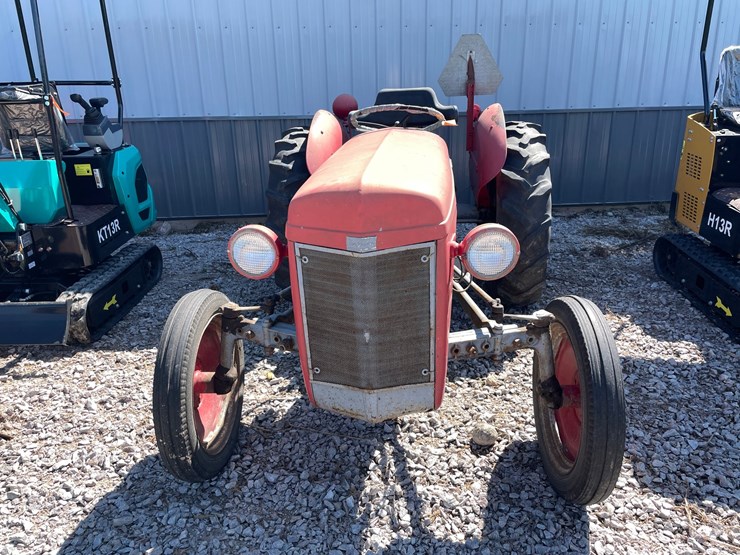 #2455-•-ferguson-tractor-image-2